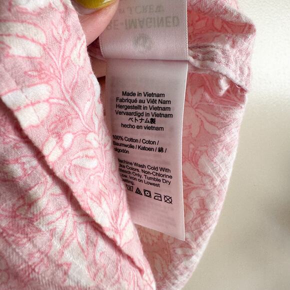 J. Crew Pink + White Floral Print Ultimate Everyday Button Up Shirt - Size 4 - Picture 5 of 10